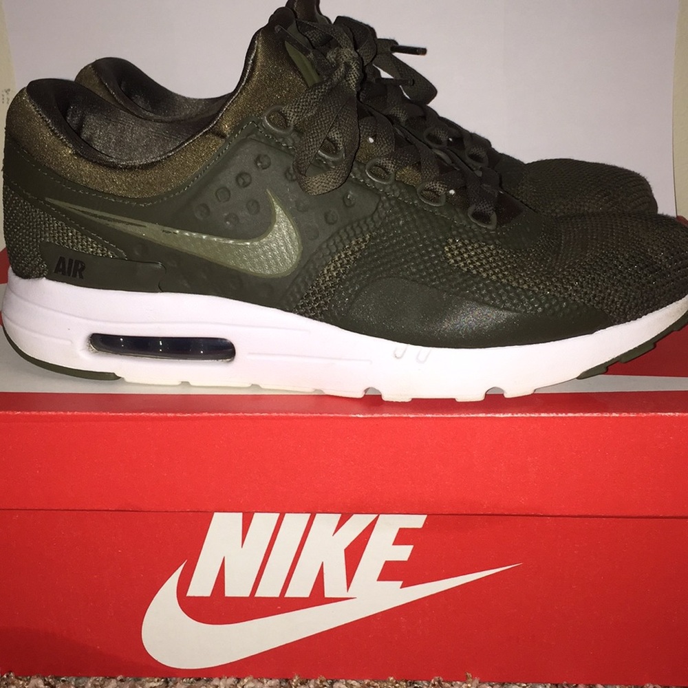 Men’s Air Max Zero Essential size 10